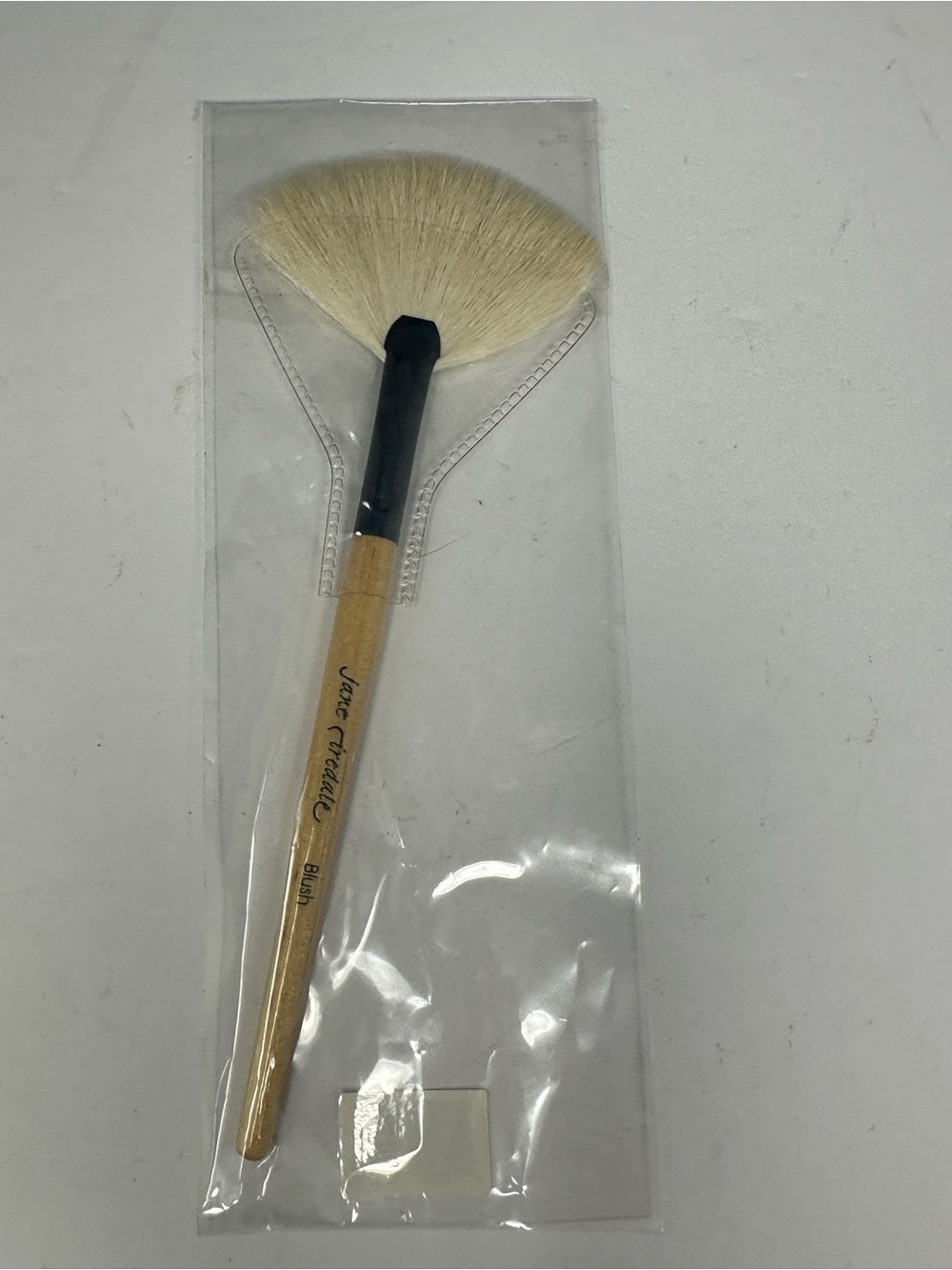 NEW!! Jane Iredale White Fan Blush Brush Sealed! A1